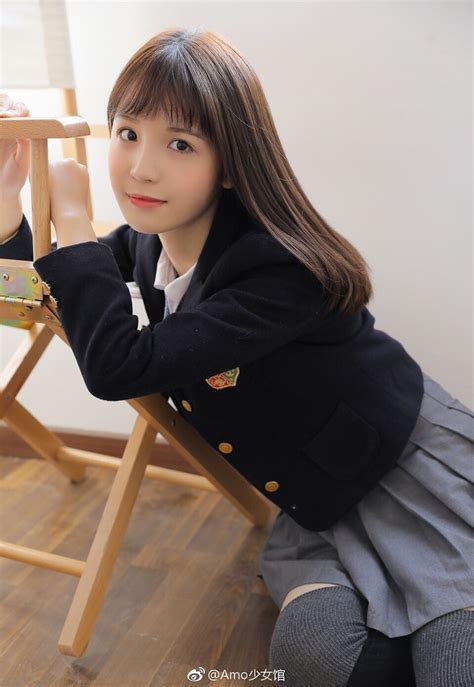 《上有老下有小》开播 杨玏邓家佳演绎三明治“新中式”青年生活	